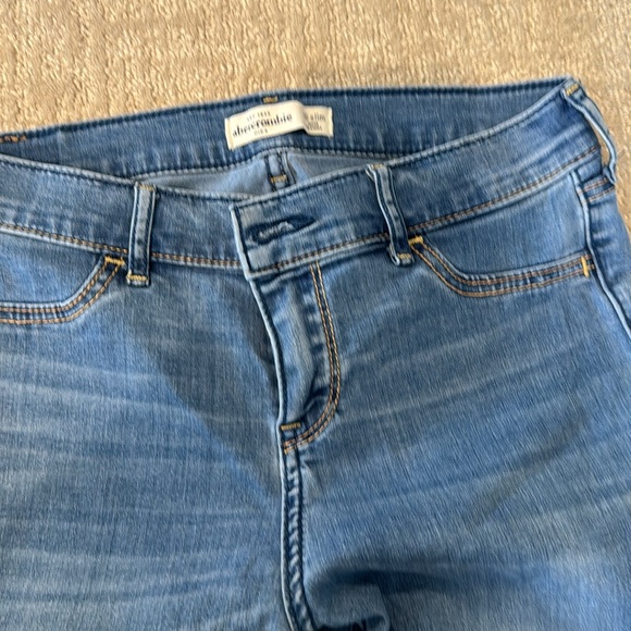 Abercrombie jeans - Picture 2 of 3